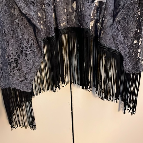 Absolutely GORGEOUS! Lace luLa Roe Monroe kimono 🫶🏼 - Picture 4 of 5